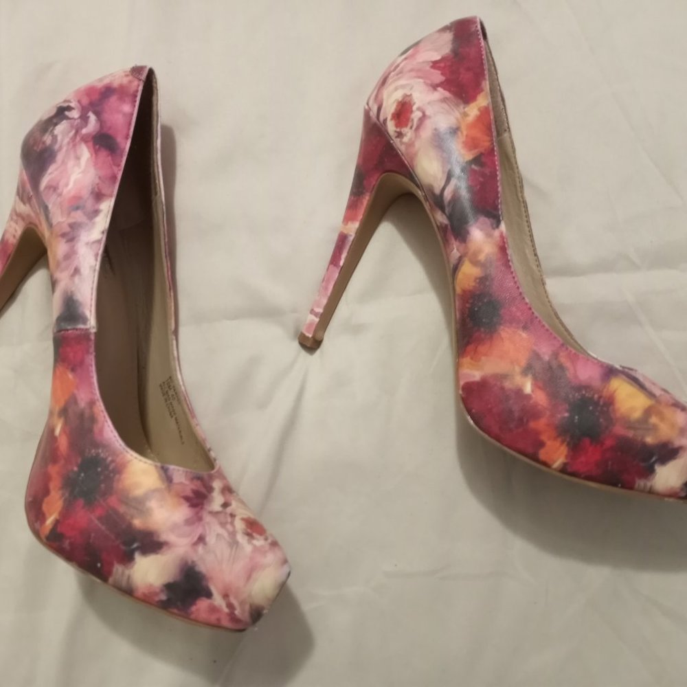 BCBGeneration Women's Heels - Picture 5 of 5